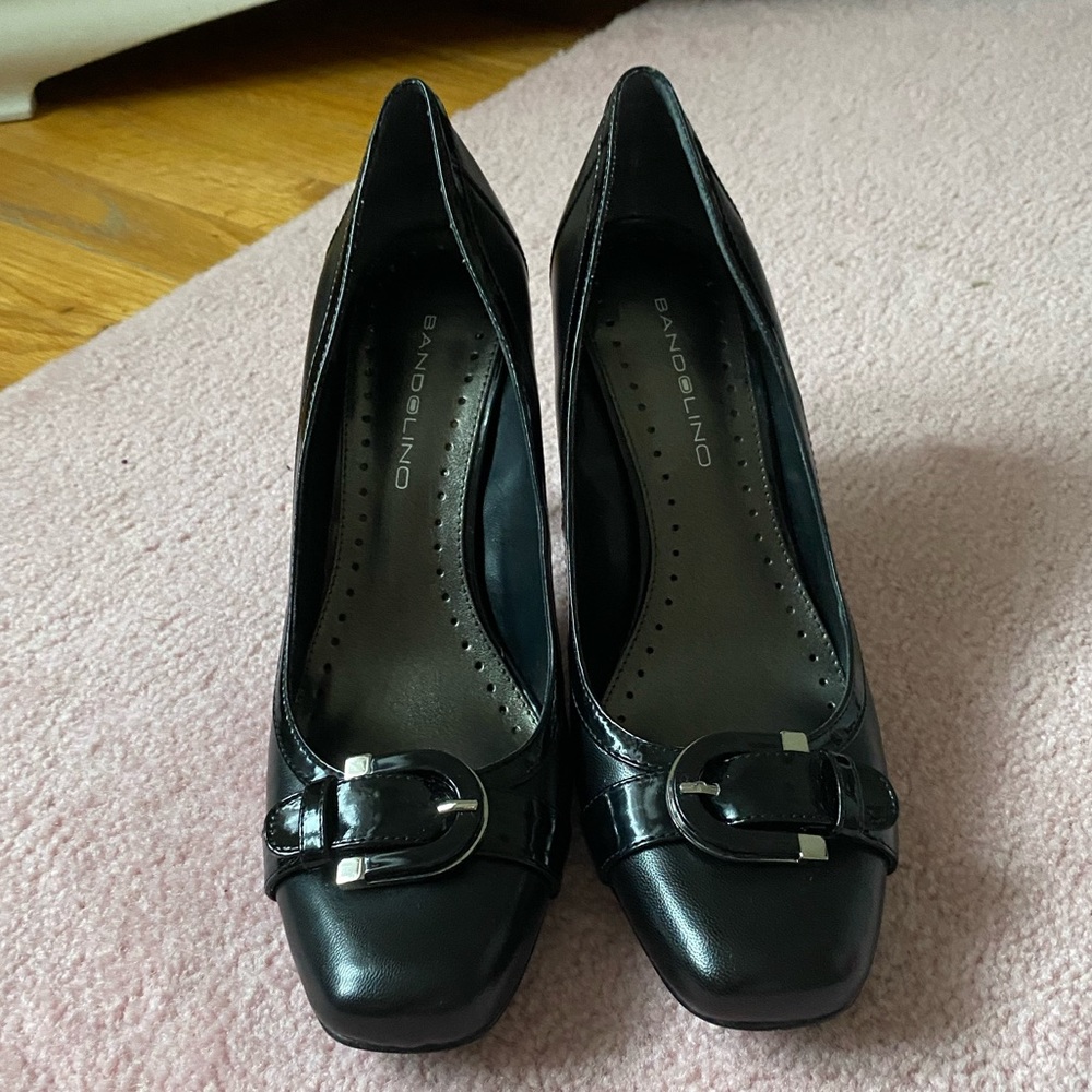Bandolino Black Leather Heels